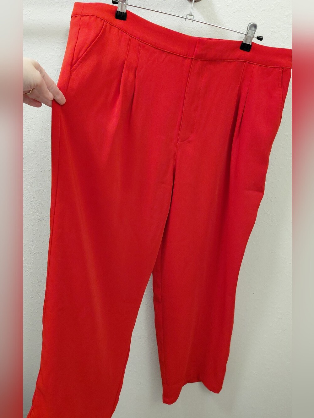 G by Giuliana Red Straight-Leg Womens  Trousers. Size 16 .New.